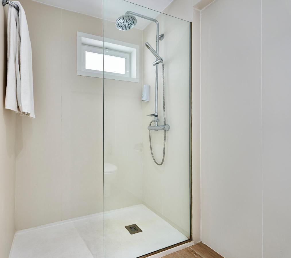 Single Room,683351067:JPEG
