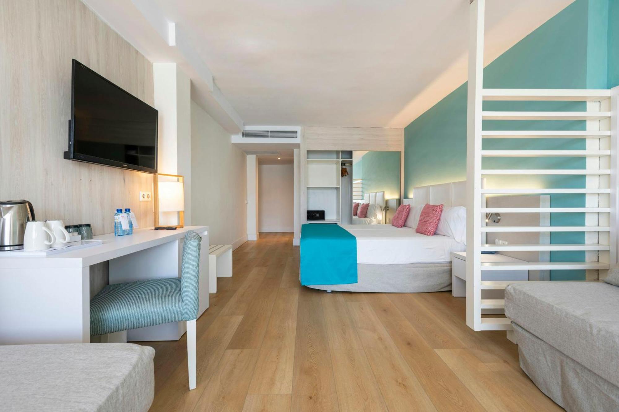 Deluxe Quadruple Room,1746828287:JPEG