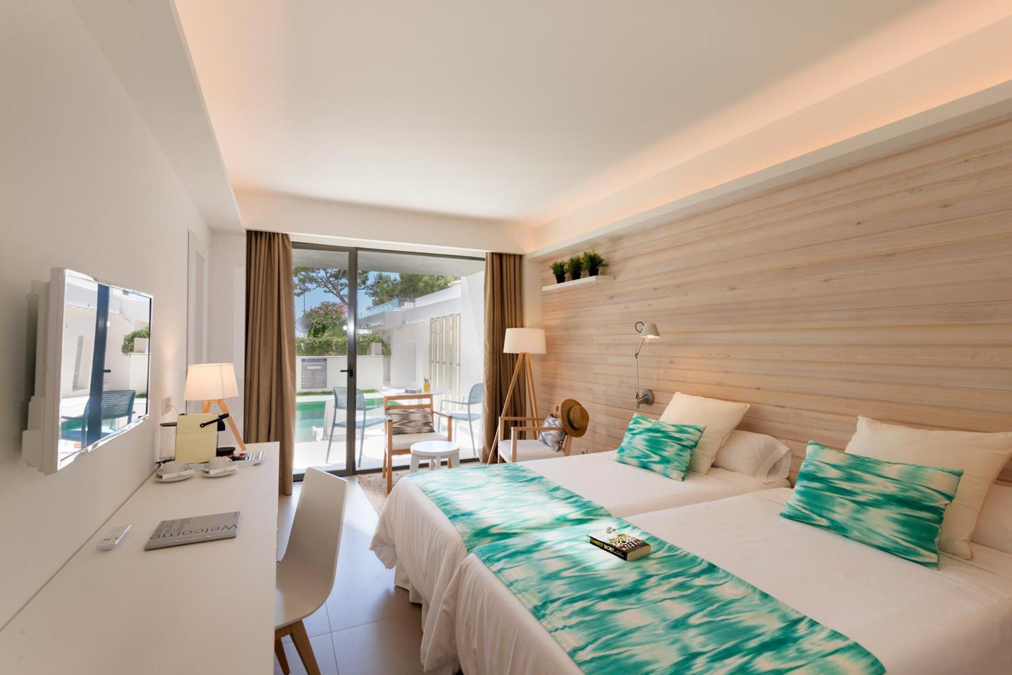 Double Swim Up Room,698953560:JPEG